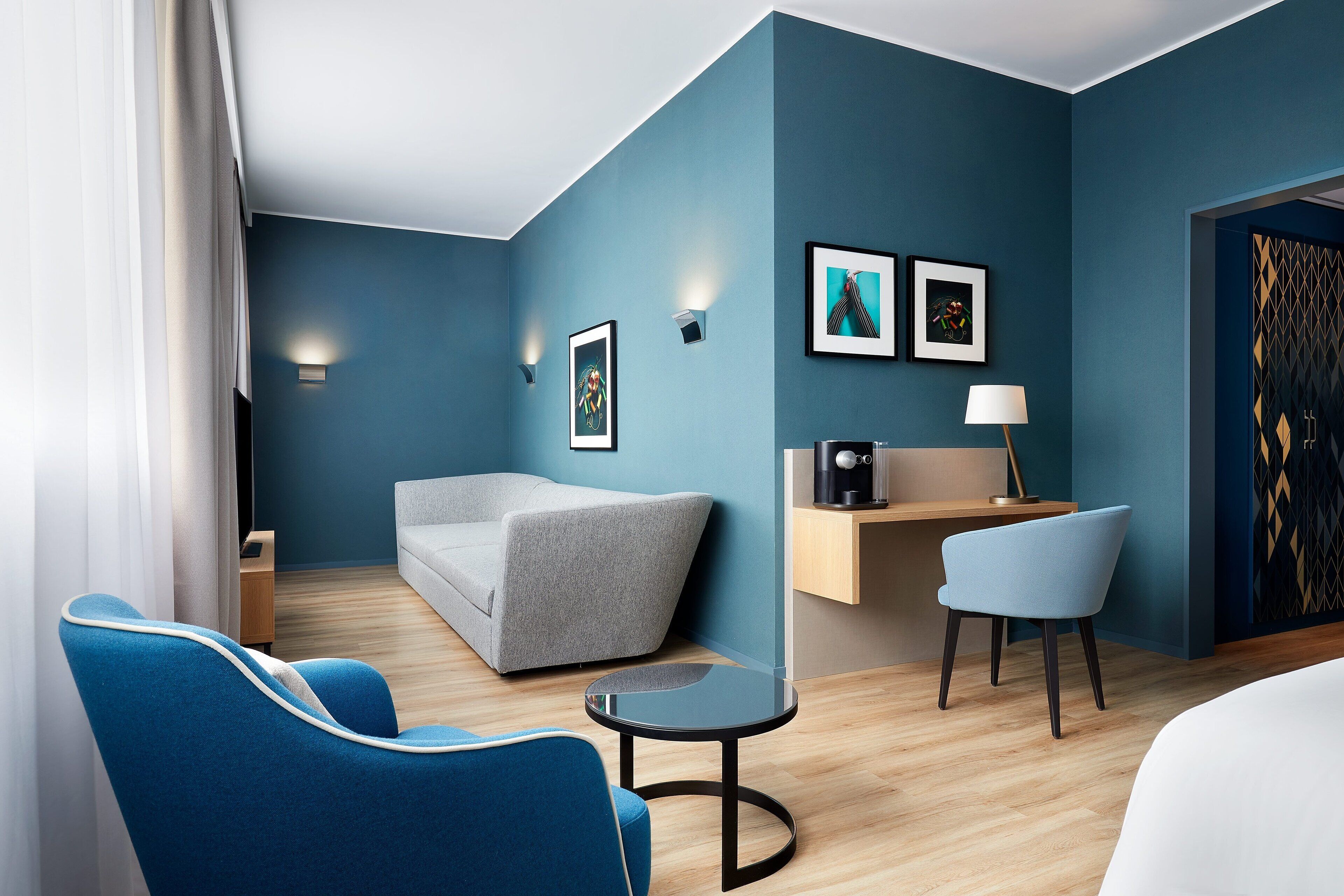 junior suite, 1 bedroom, non smoking | living room | tv, pay films