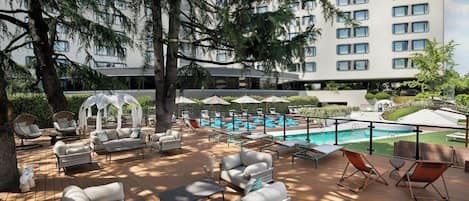 季节性开放的室外游泳池