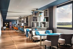 2 Bars/Lounges, Poolbar