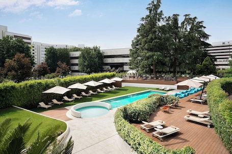 Seasonal outdoor pool. Sheraton Milan San Siro