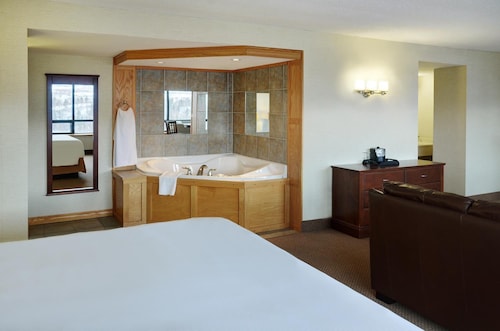 Greenwood Inn & Suites