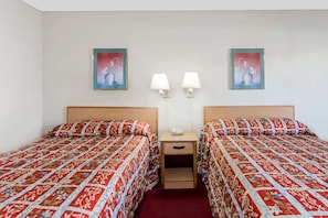 Desk, bed sheets - Knights Inn - Fredericksburg (Fredericksburg)