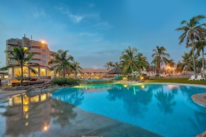 3 outdoor pools, open 7:00 AM to 8:00 PM, free pool cabanas