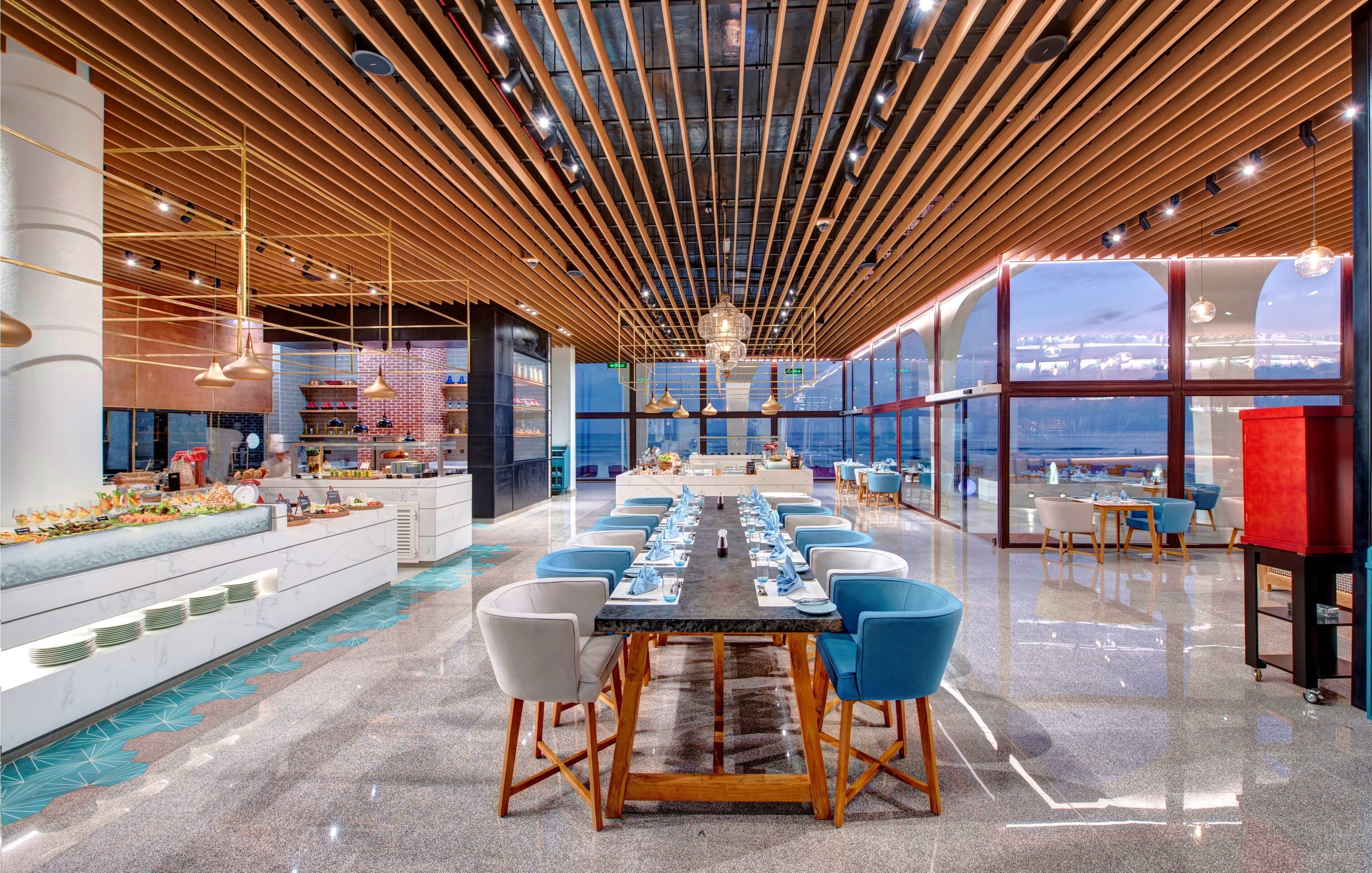 3 restaurants, breakfast served