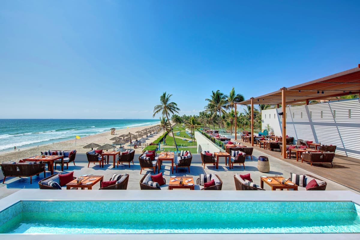 3 restaurants, breakfast served