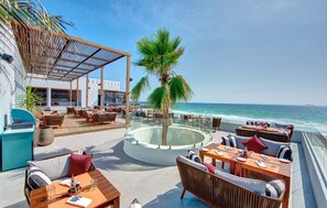 3 restaurantes; se sirven desayunos