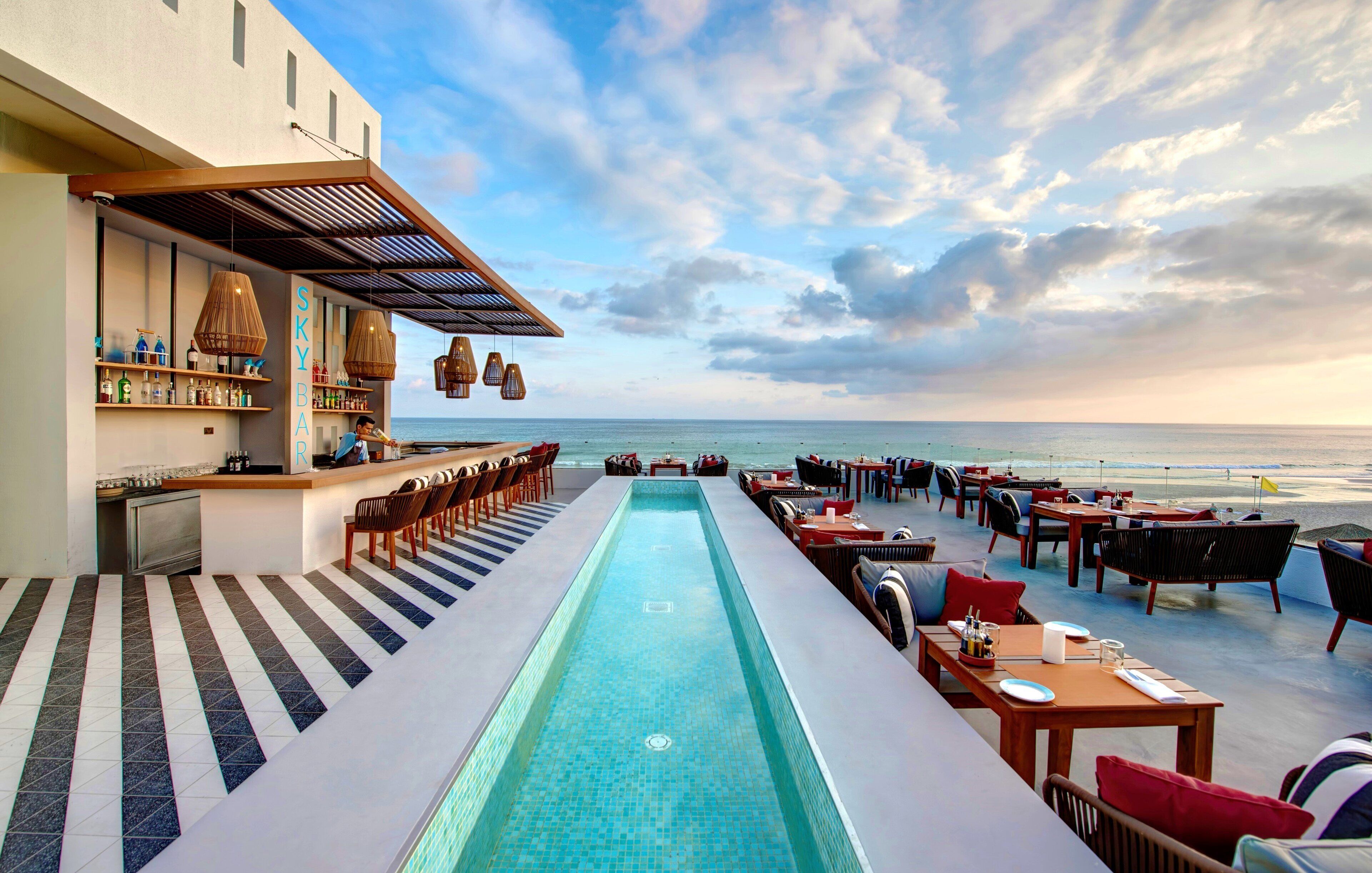 3 restaurants, breakfast served