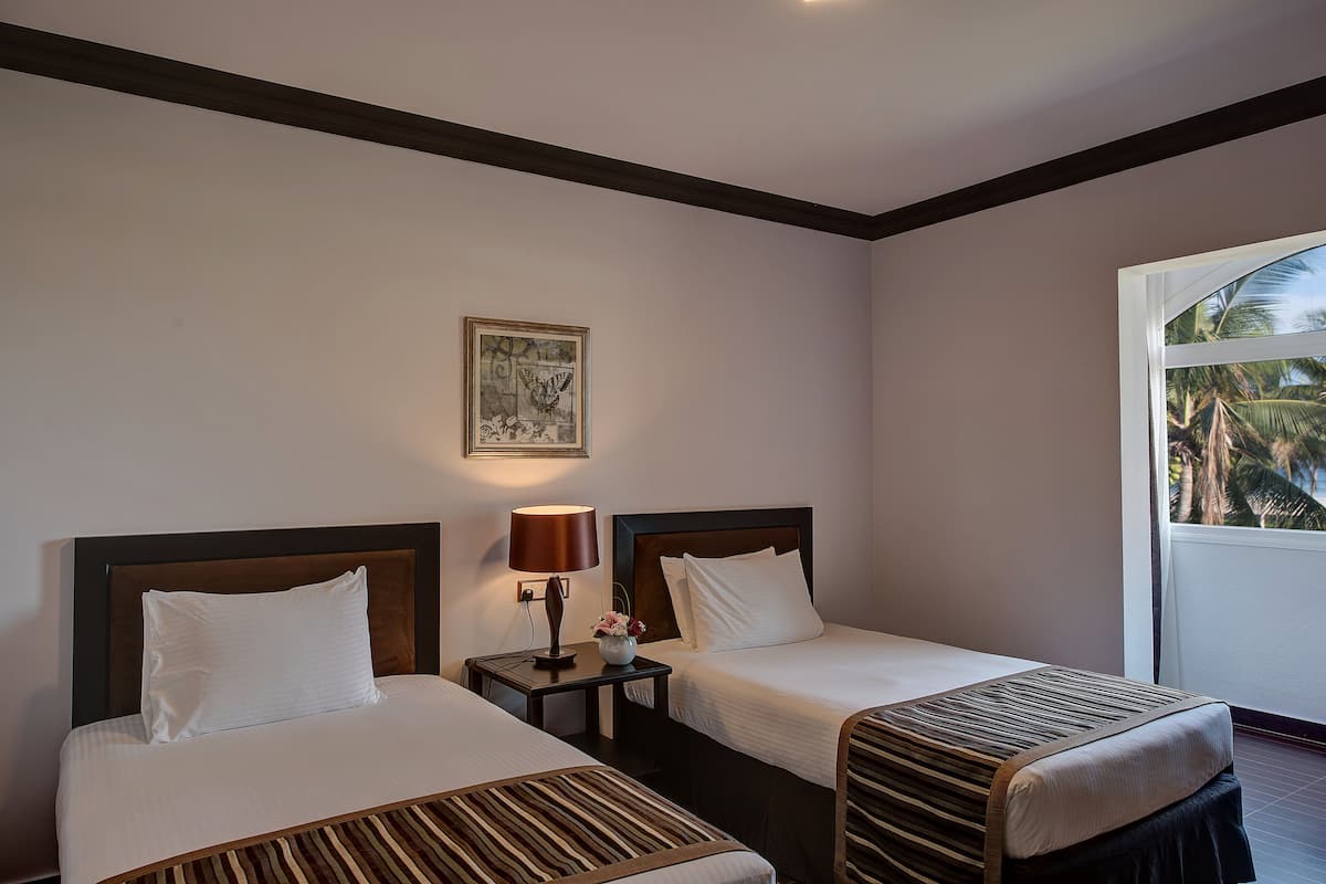 Ropa de cama de alta calidad, minibar, caja fuerte y escritorio