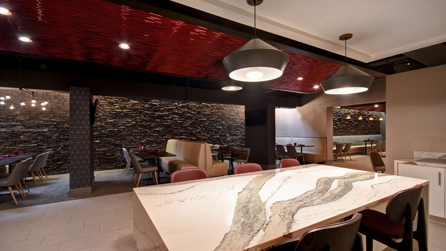 DoubleTree by Hilton St. Louis Airport