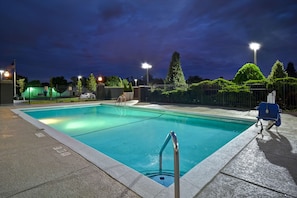 Outdoor pool, pool loungers