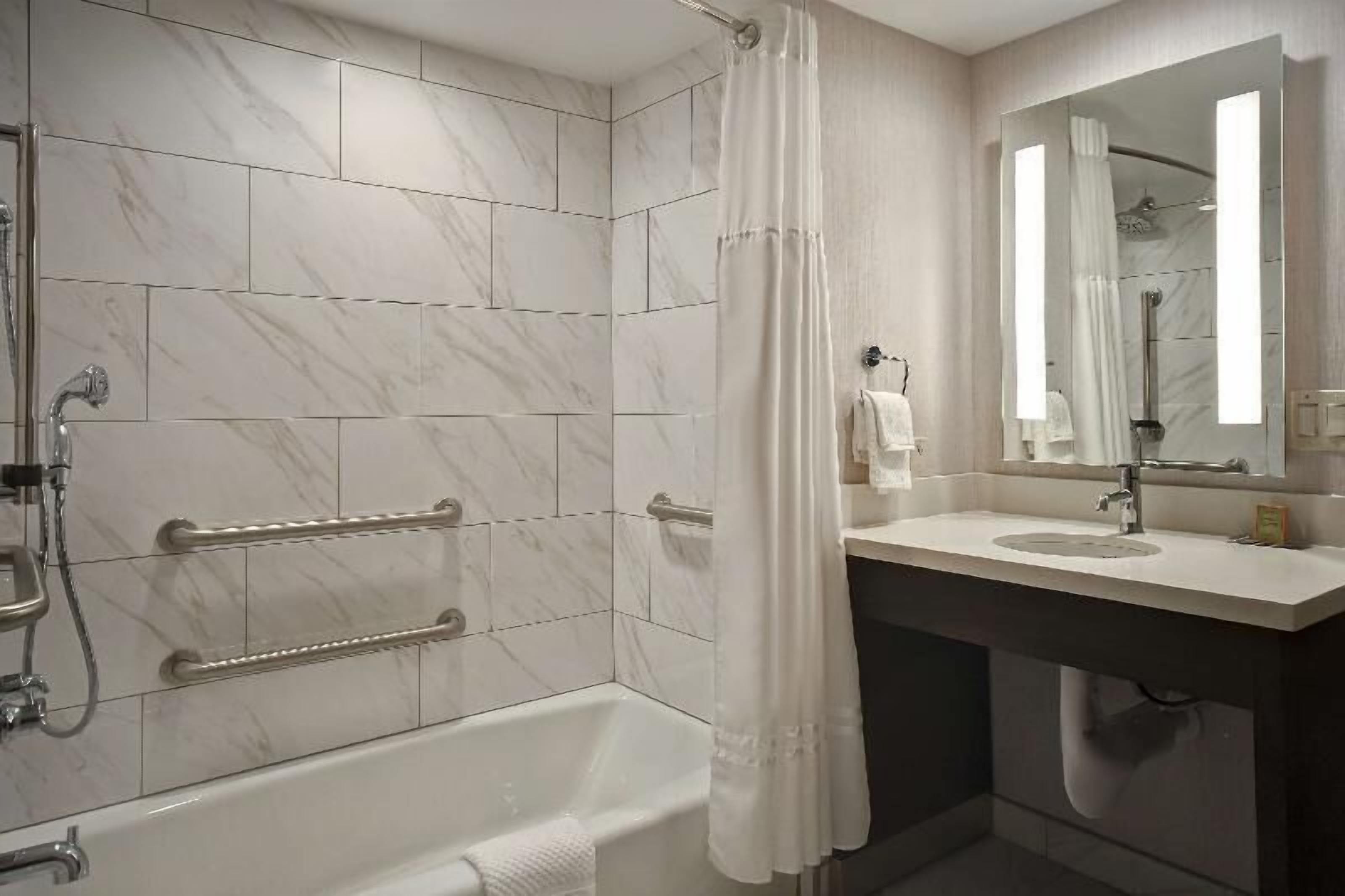 Combined shower/bathtub, eco-friendly toiletries, hair dryer, towels