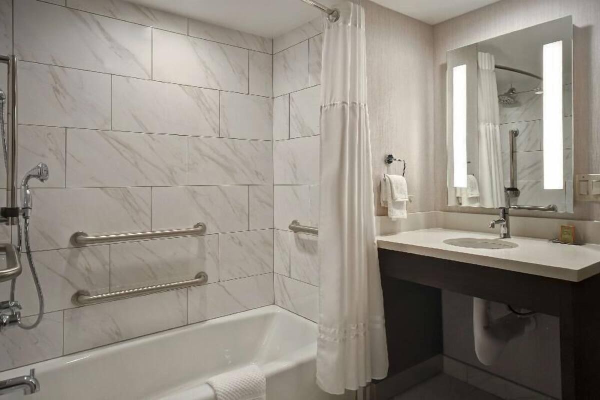 Combined shower/bathtub, eco-friendly toiletries, hair dryer, towels