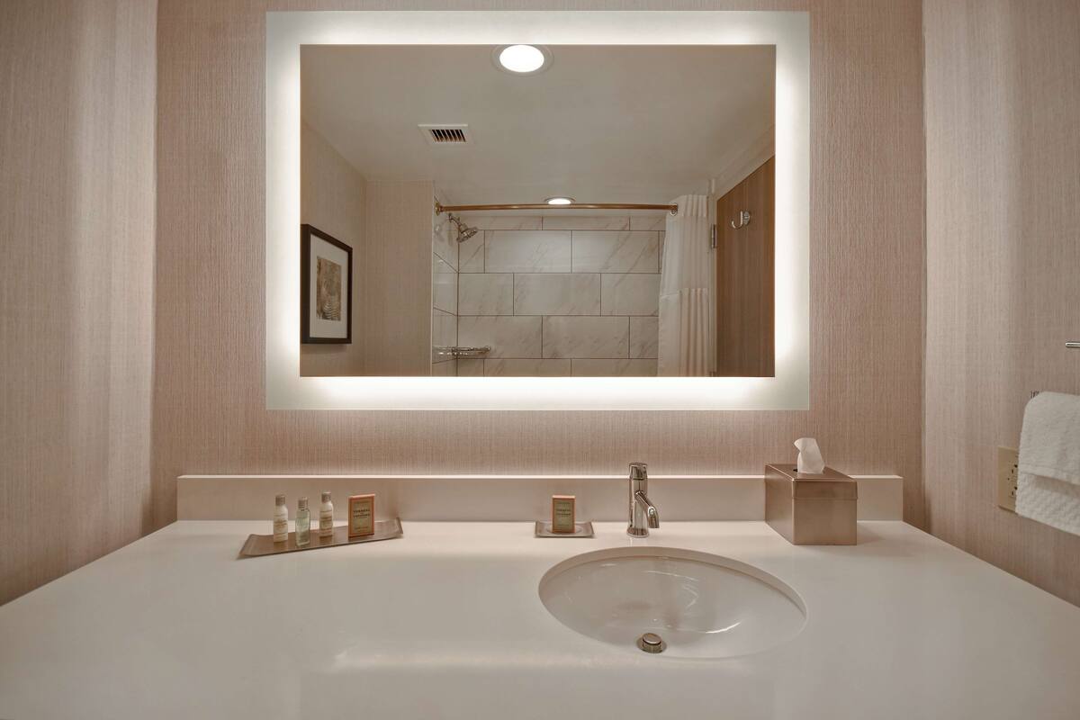combined shower/bathtub, eco-friendly toiletries, hair dryer, towels