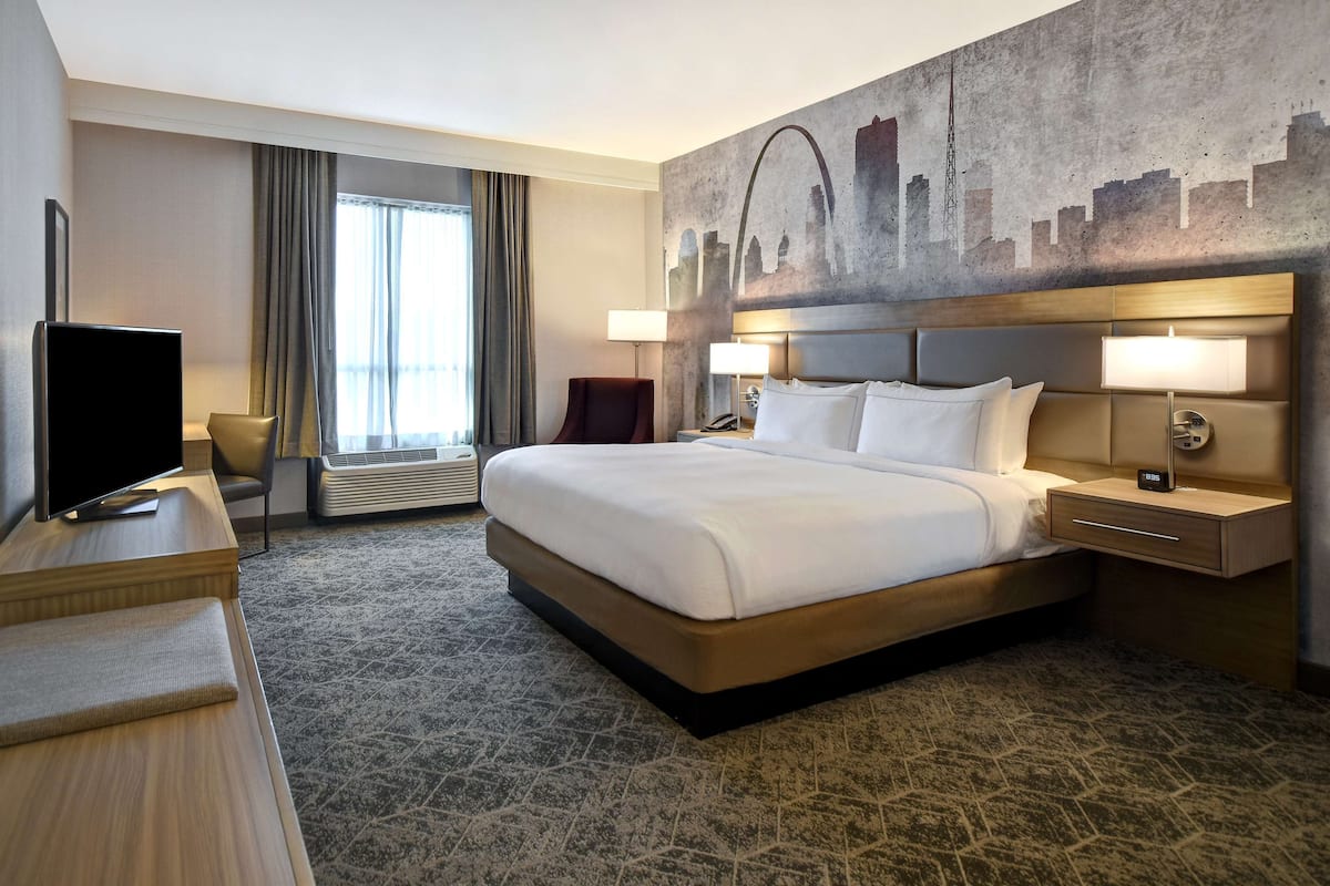 Room, 1 King Bed, Accessible (Hearing)