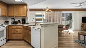 Suite, 2 soverom, tekjøkken | Eget tekjøkken | Kaffetrakter/tekoker, kjøleskap, mikrobølgeovn og kjøkkenutstyr