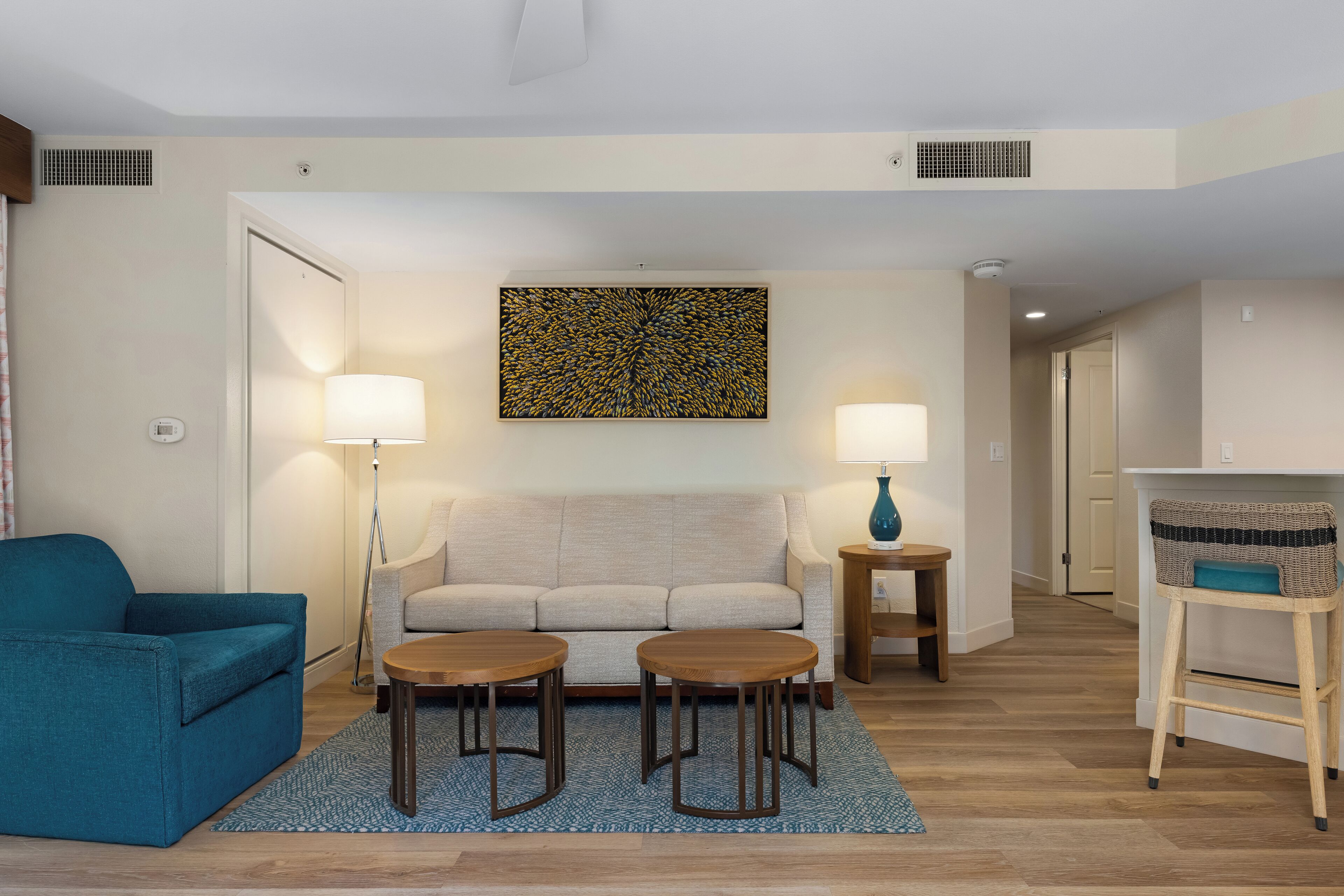 Suite, 2 chambres, coin cuisine | Coin séjour