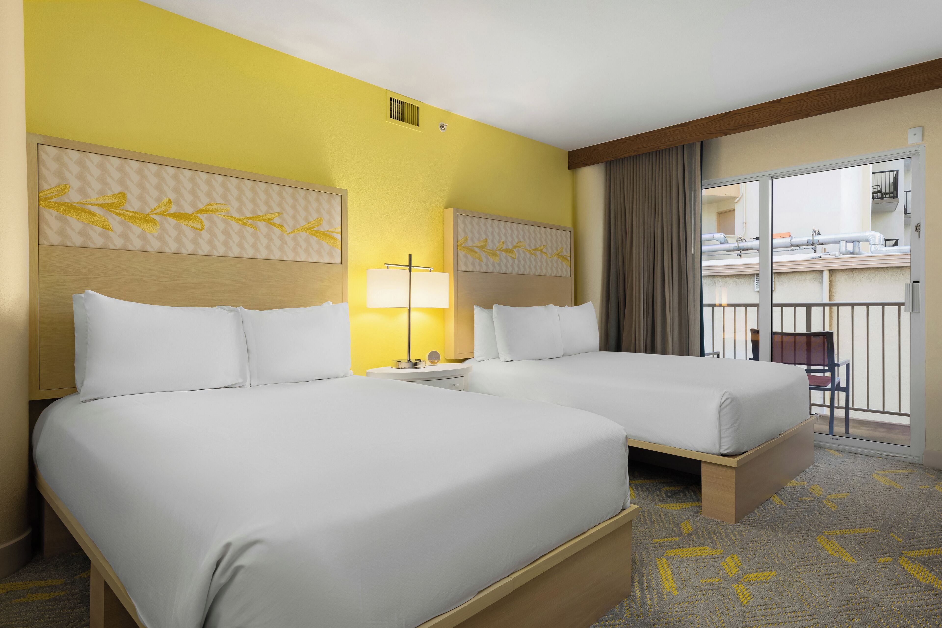 Phòng Suite, 2 phòng ngủ, bếp nhỏ | Két bảo mật tại phòng, màn/rèm cản sáng, bàn ủi/dụng cụ ủi quần áo 