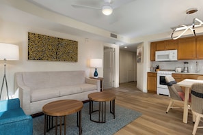 Suite, 1 chambre, coin cuisine | Coin séjour
