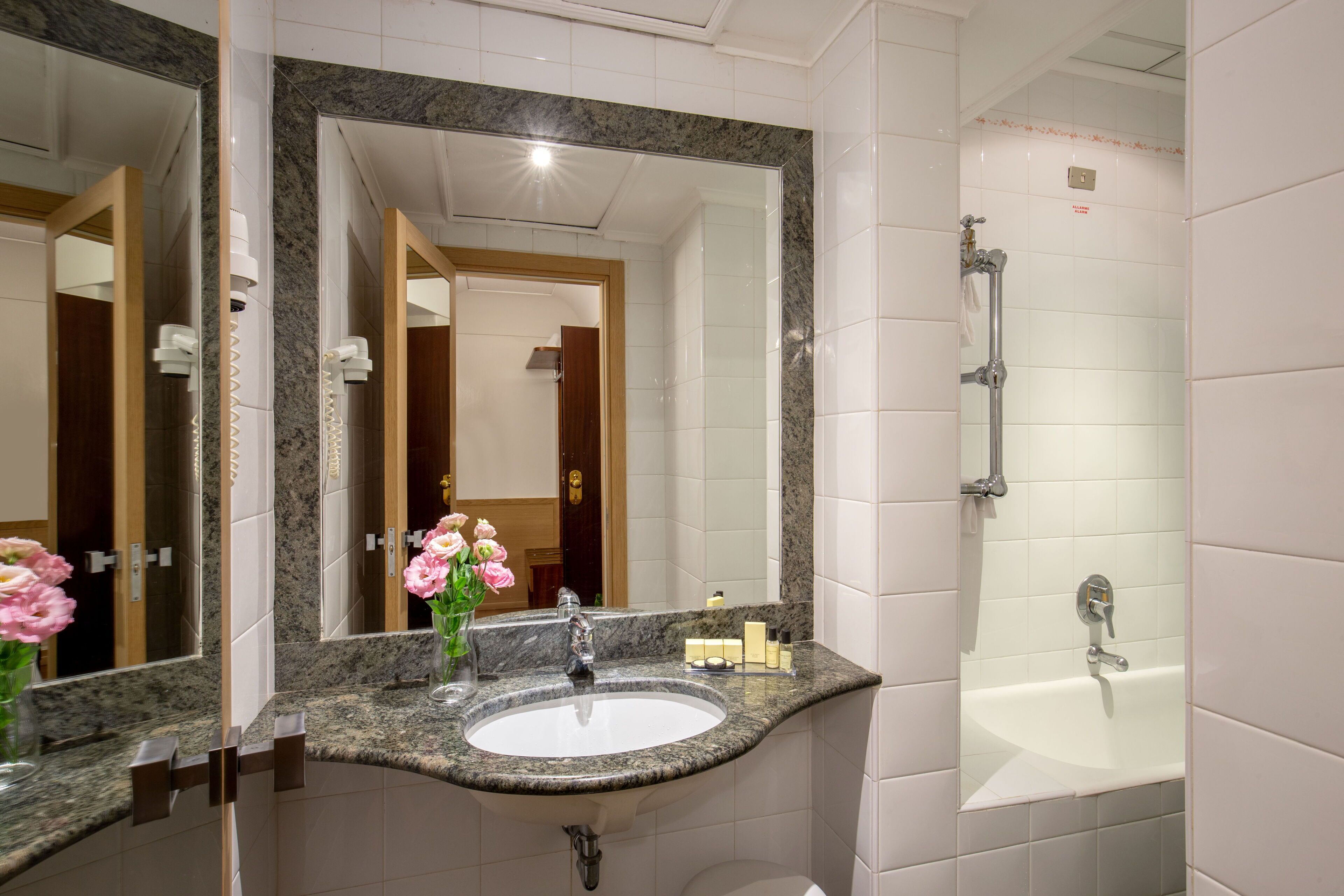 standard triple room | bathroom | free toiletries, hair dryer, bidet, towels