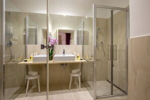 Superior Double or Twin Room | Bathroom | Free toiletries, hair dryer, bidet, towels - Hotel Nord Nuova Roma (Rome)