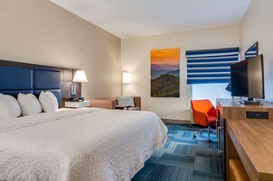 Room, 1 King Bed, Jetted Tub (Study) | Minibar, in-room safe, desk, blackout drapes