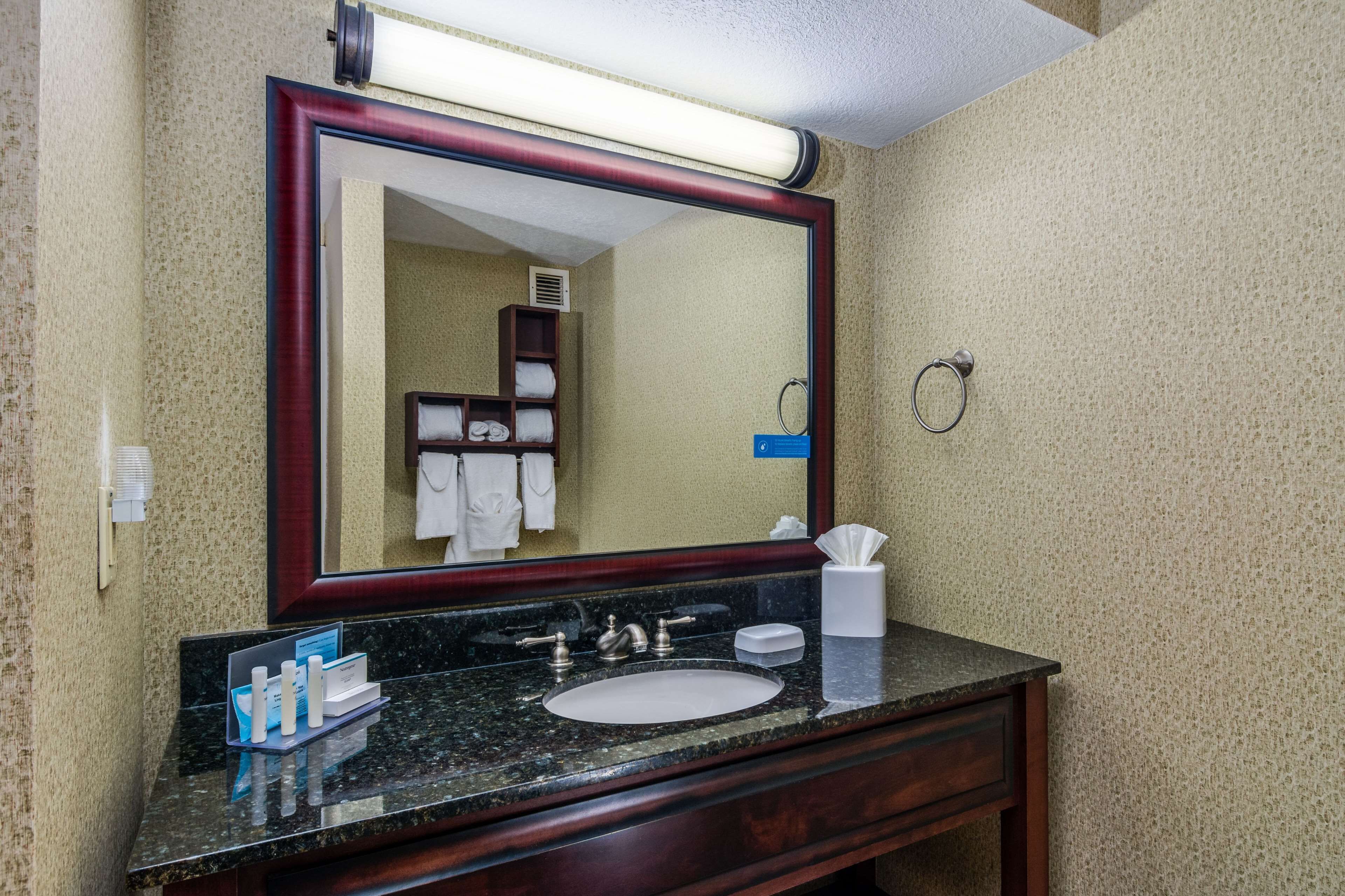 room, 1 king bed, jetted tub (study) | bathroom | combined shower/bathtub, free toiletries, hair dryer, towels