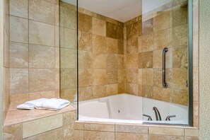 Room, 1 King Bed, Jetted Tub (Study) | Bathroom | Combined shower/bathtub, free toiletries, hair dryer, towels