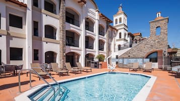 Outdoor pool, open 9:00 AM to 9:00 PM, sun loungers