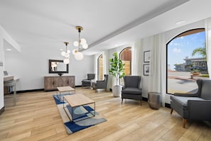 Business centre - La Quinta Inn & Suites by Wyndham Santa Cruz (Santa Cruz)