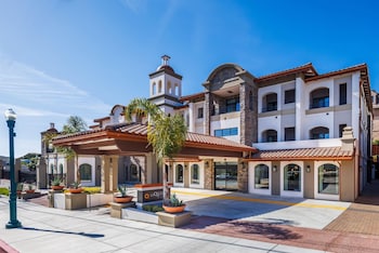 La Quinta Inn & Suites by Wyndham Santa Cruz