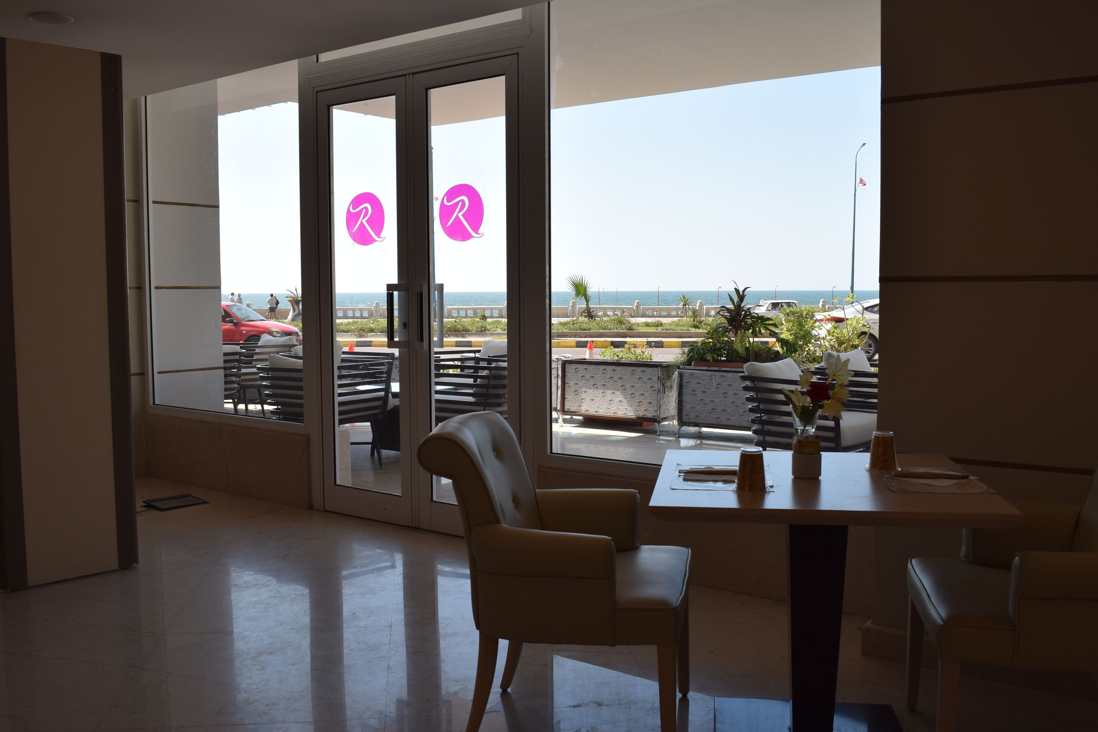 Se sirven cenas y cocina francesa 