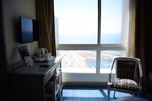 Room, Partial Sea View
