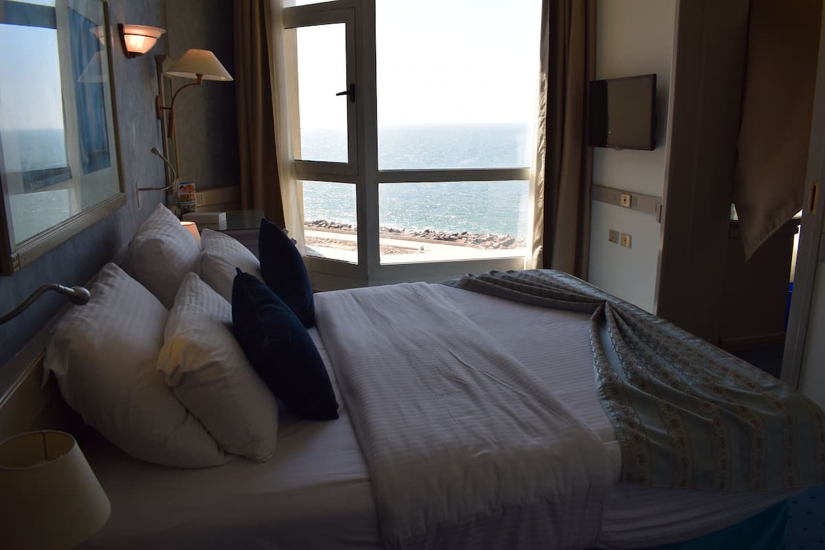 1 bedroom, premium bedding, minibar, in-room safe