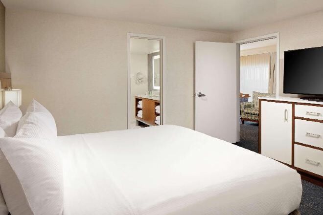 Peralatan tempat tidur premium, tilam berlapik, peti besi dalam bilik 