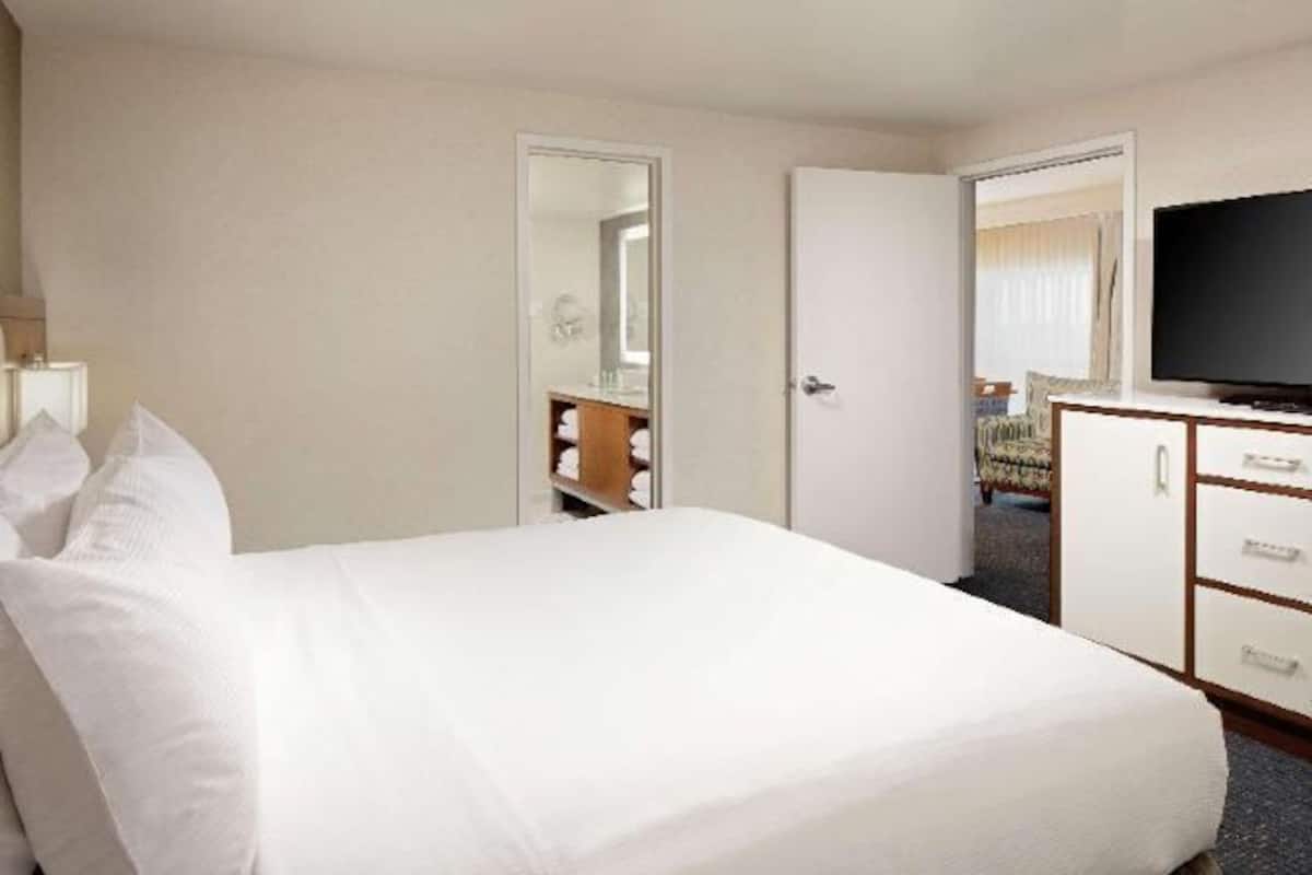 Ropa de cama de alta calidad y camas con pillow-top