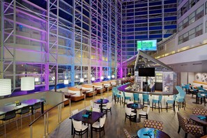 供應早餐、午餐和晚餐,美國料理