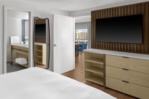 Suíte júnior, para não fumantes | Roupas de cama premium, camas com colchões pillow-top