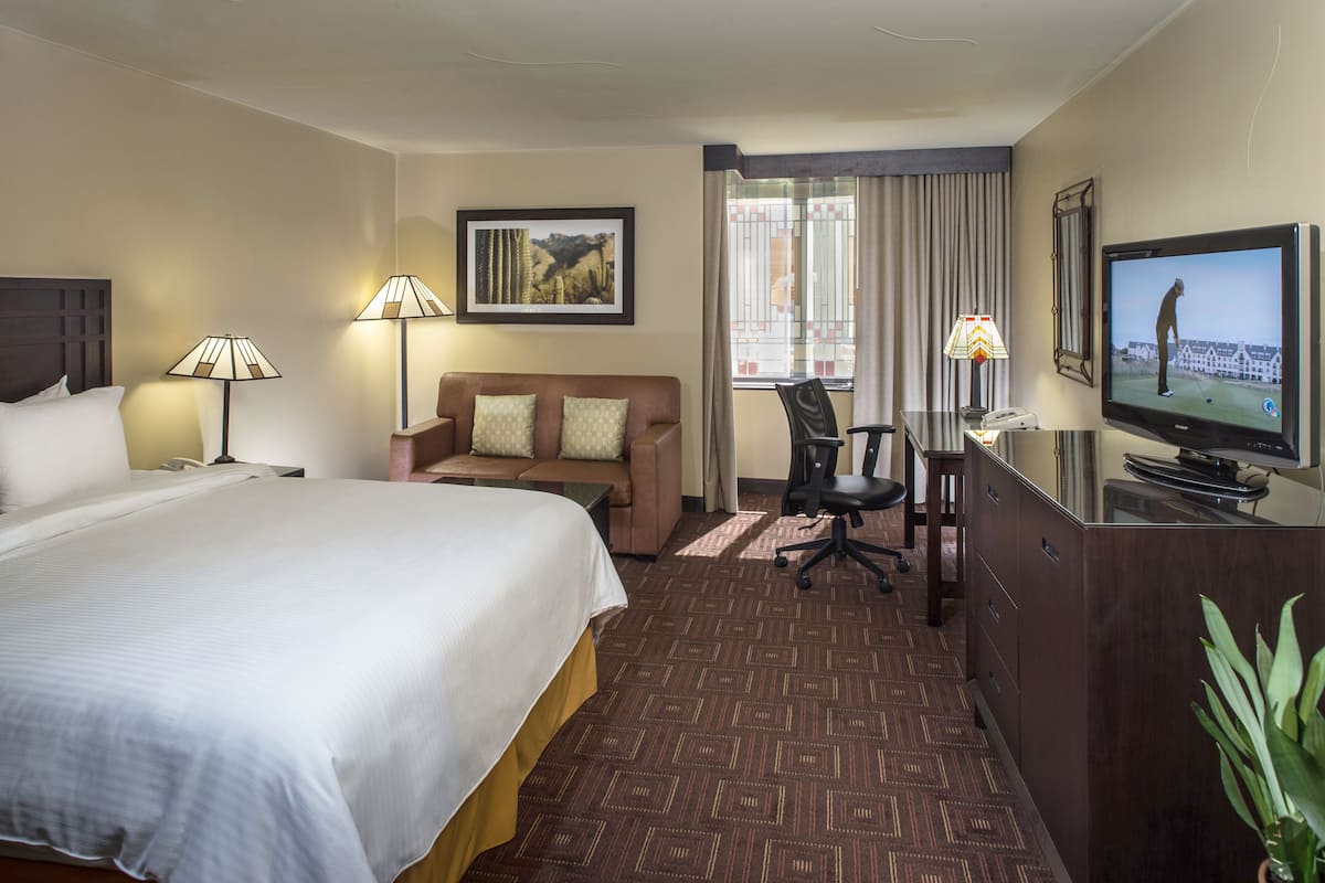 Premium bedding, in-room safe, desk, laptop workspace