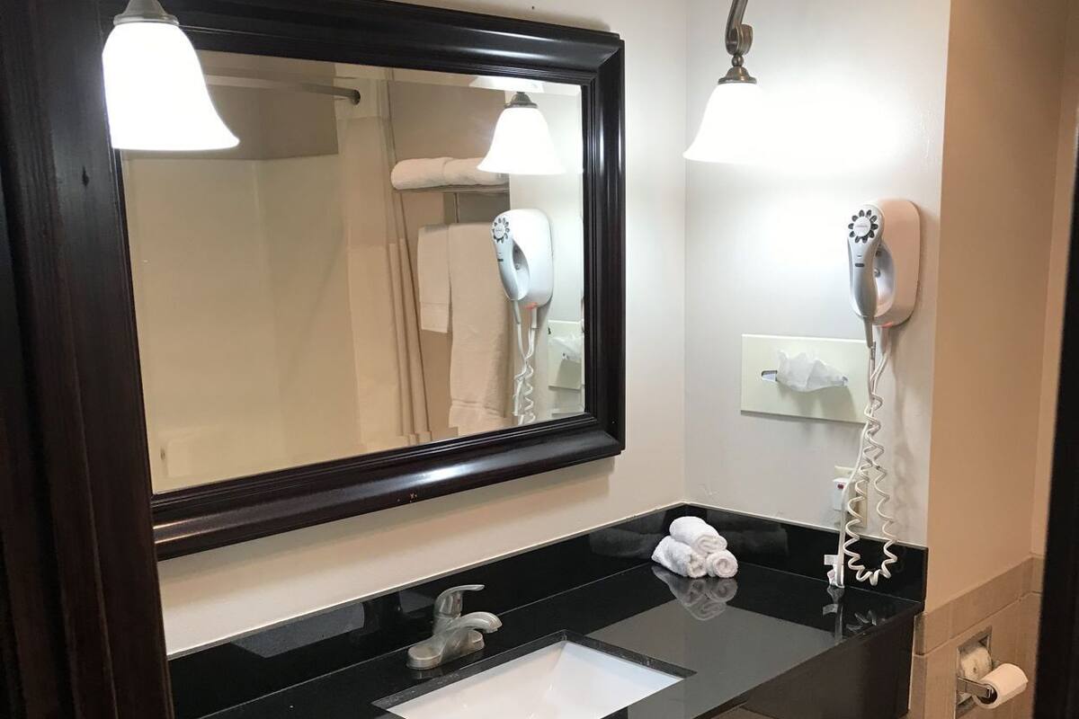 Kamar mandi | Kombinasi shower/bathtub dan shower pijat air