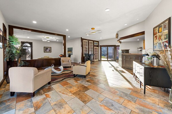 Lobby - Suburban Studios Kansas City Airport North (Platte City)