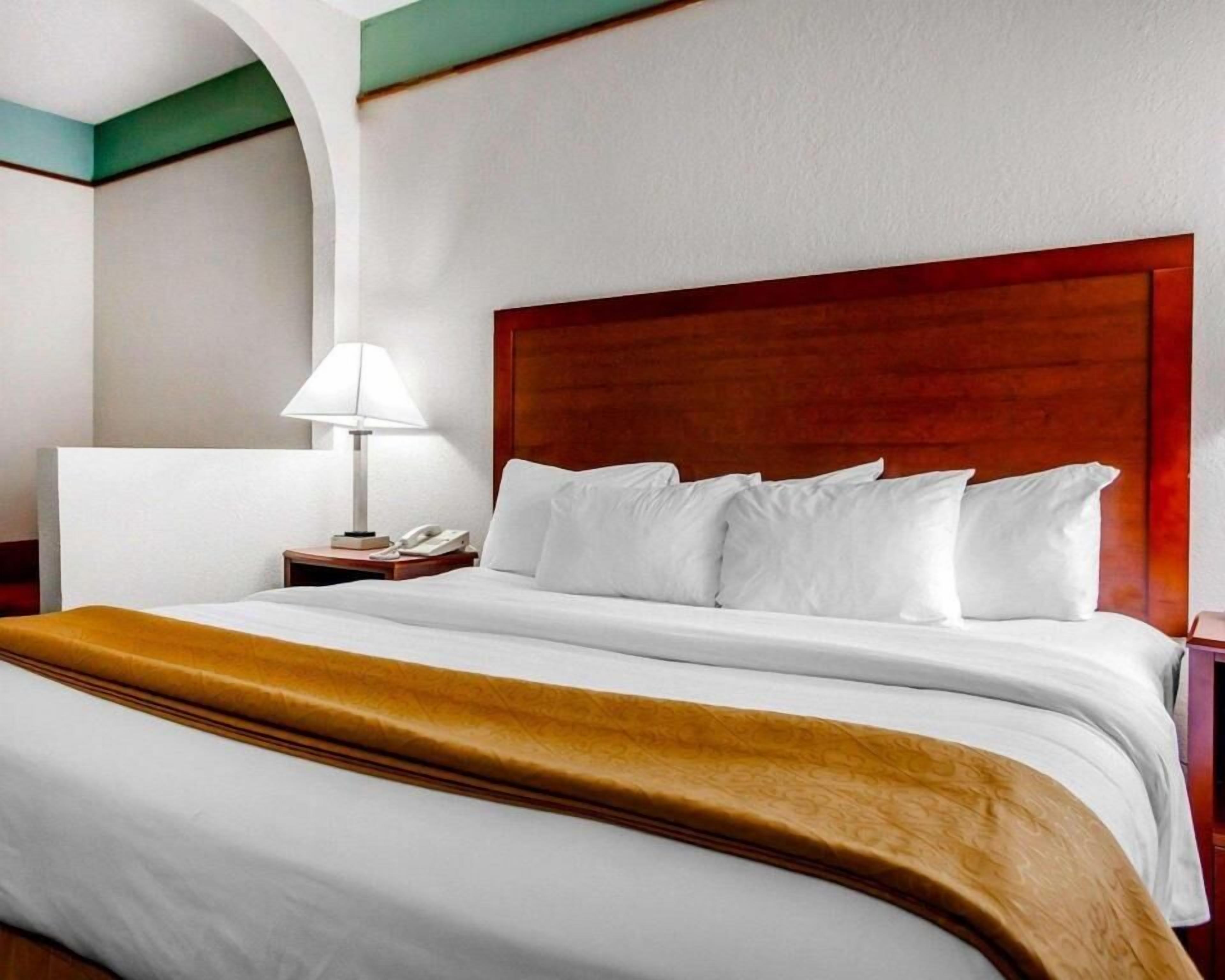 Individuel indretning, mørklægningsgardiner, strygejern/strygebræt