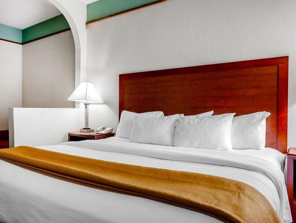 Individuel indretning, mørklægningsgardiner, strygejern/strygebræt