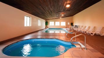 Een binnenzwembad