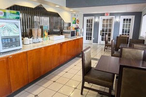 Free daily continental breakfast