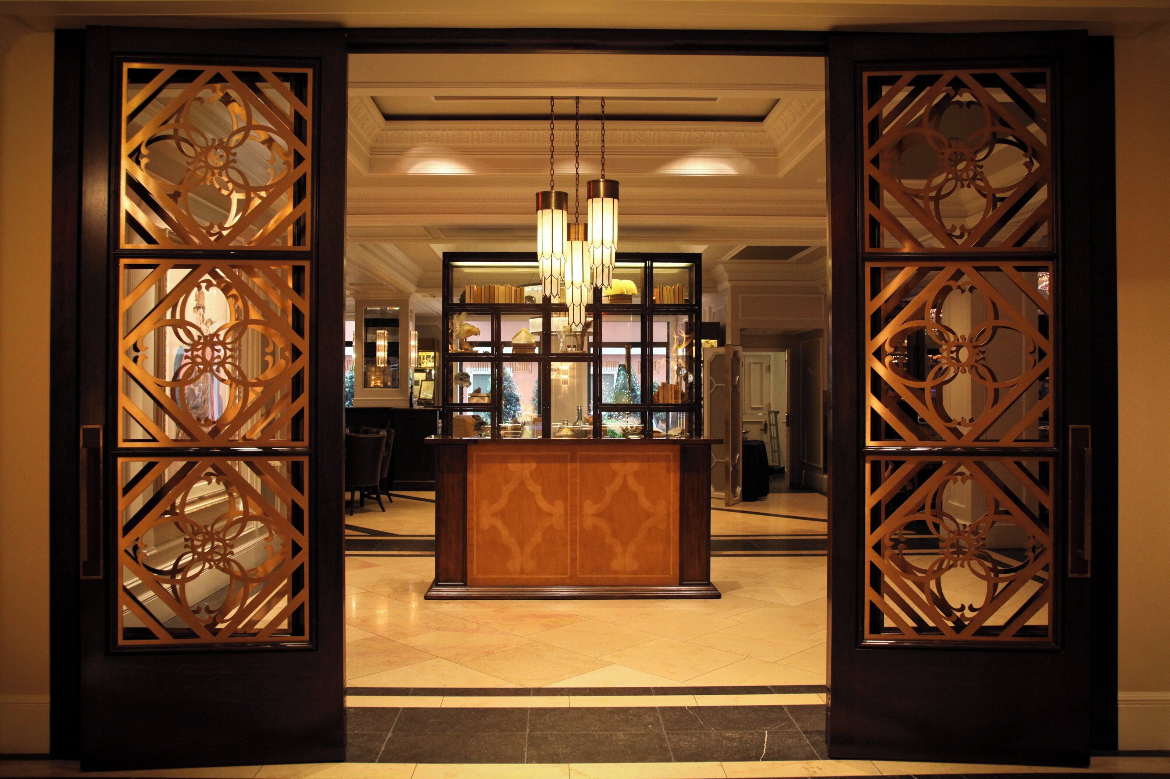 Frokost, lunsj og middag serveres, lokale retter 