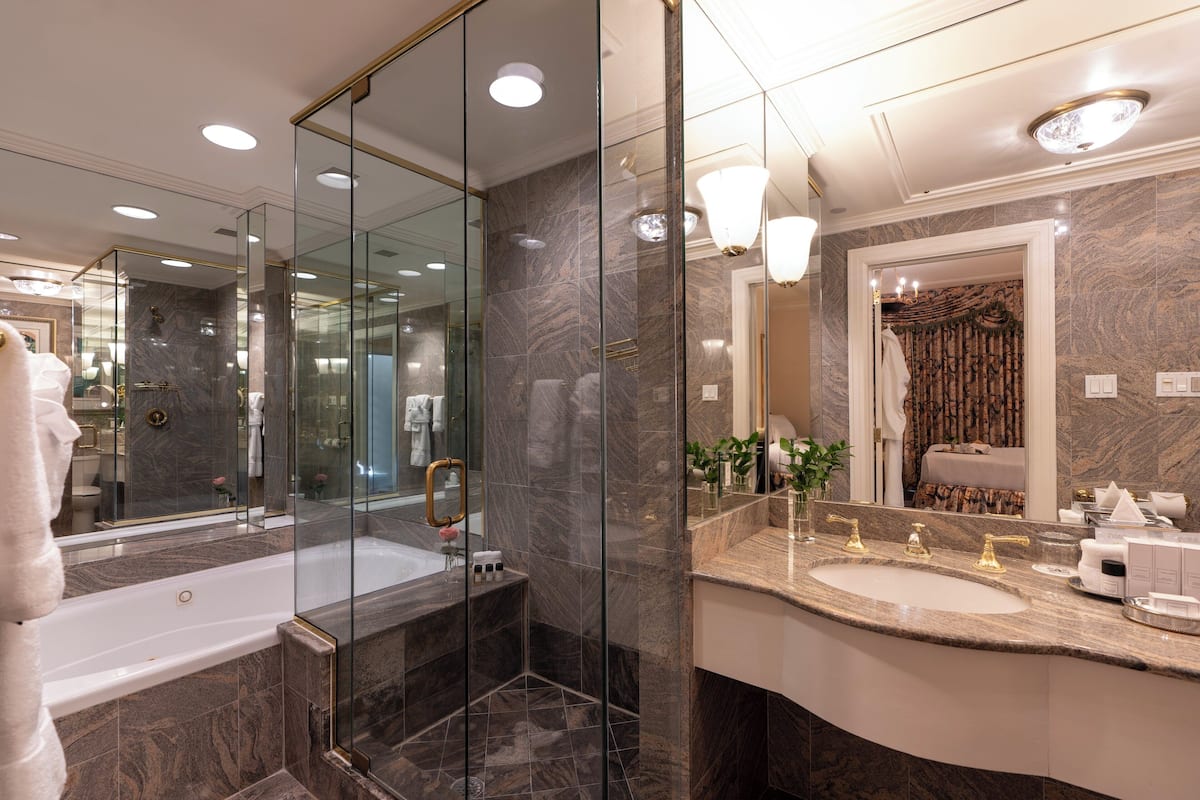 royal room, 1 king bed (royal salon) | 1 bedroom, frette italian sheets, hypo-allergenic bedding, in-room safe