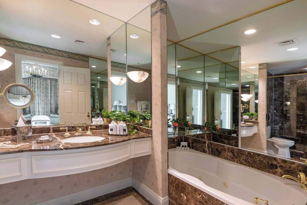 1 bedroom, frette italian sheets, hypo-allergenic bedding, in-room safe