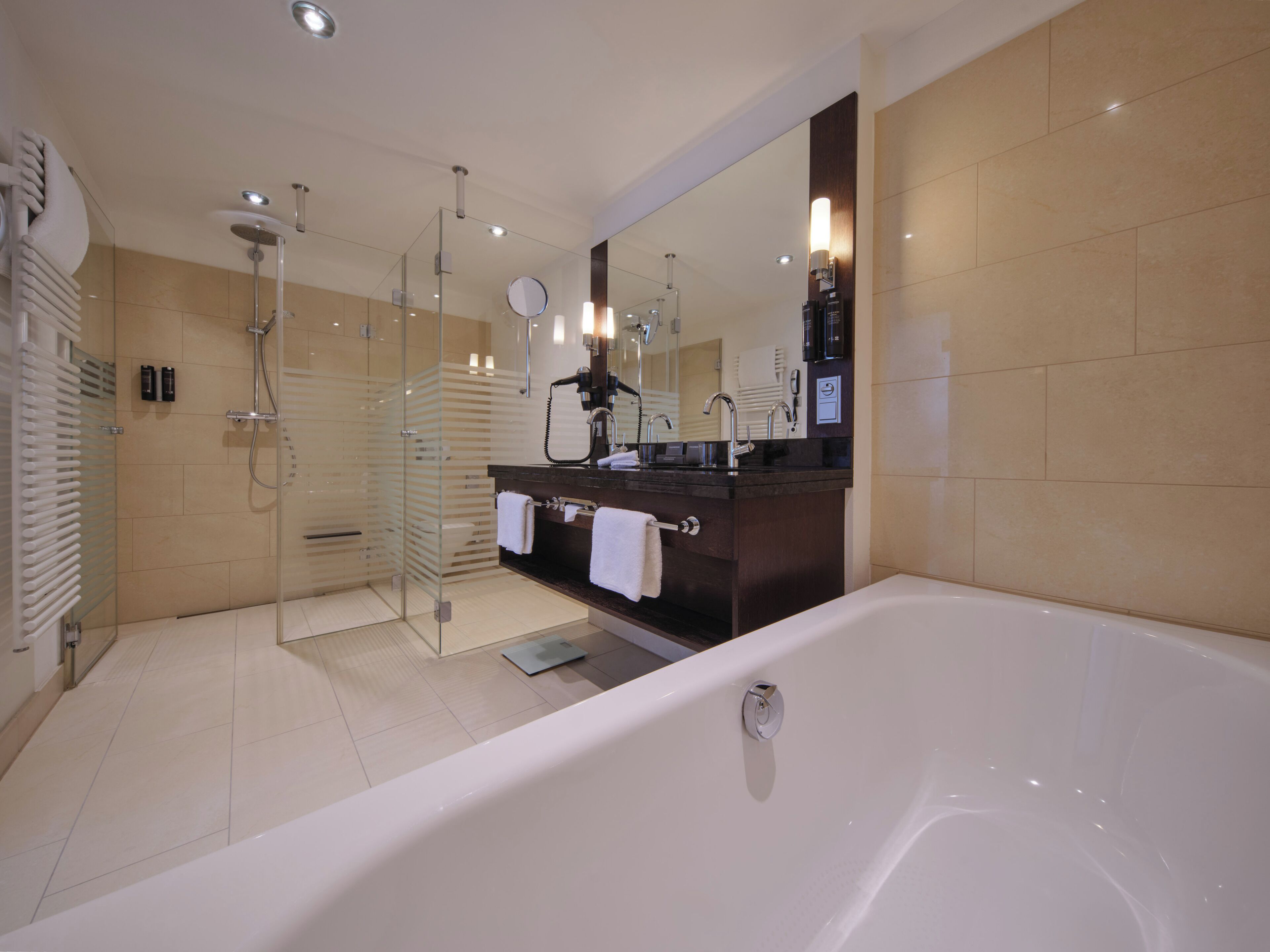 executive suite (junior) | bathroom | eco-friendly toiletries, hair dryer, bathrobes, slippers