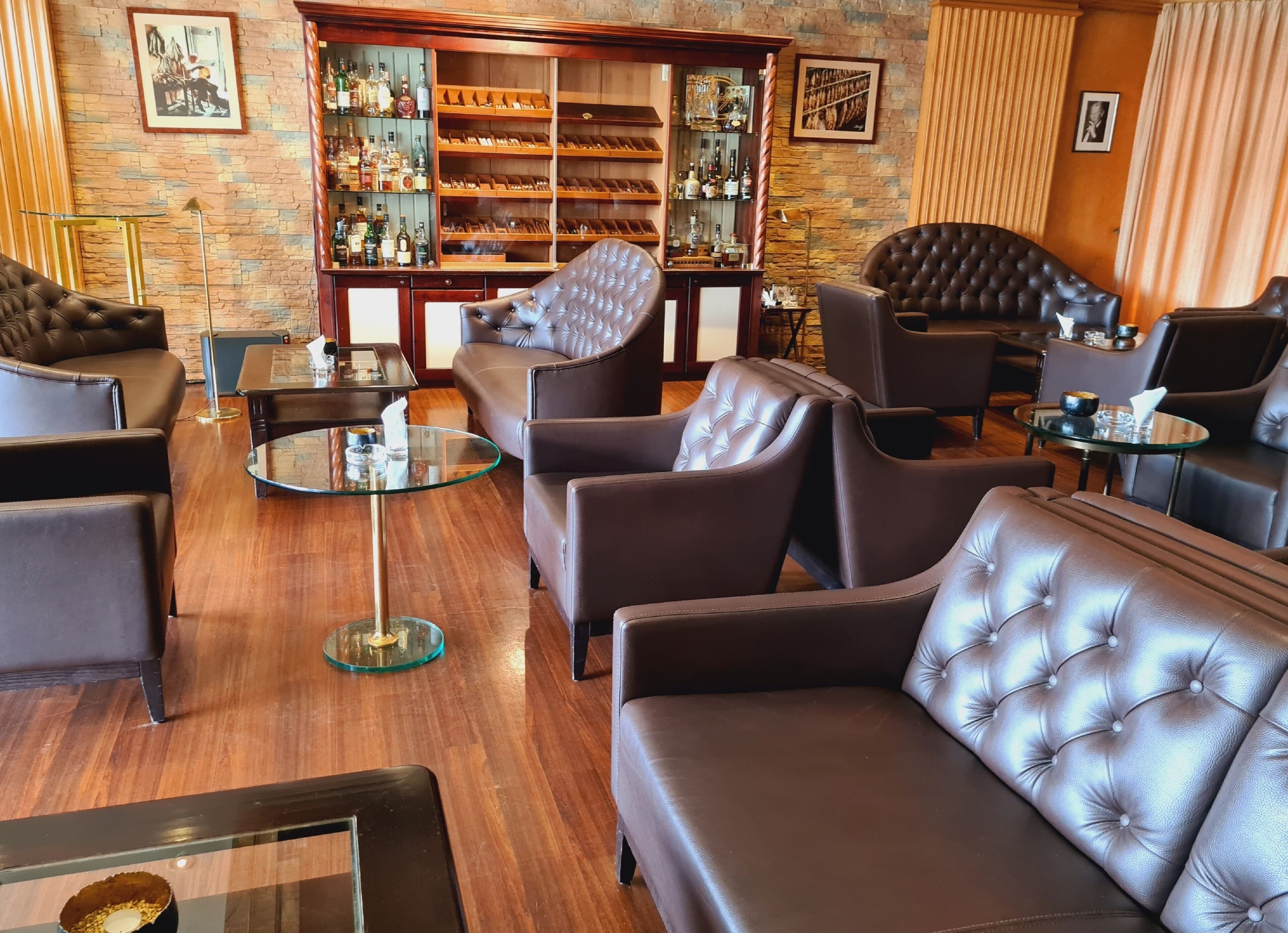 serves lunch and dinner