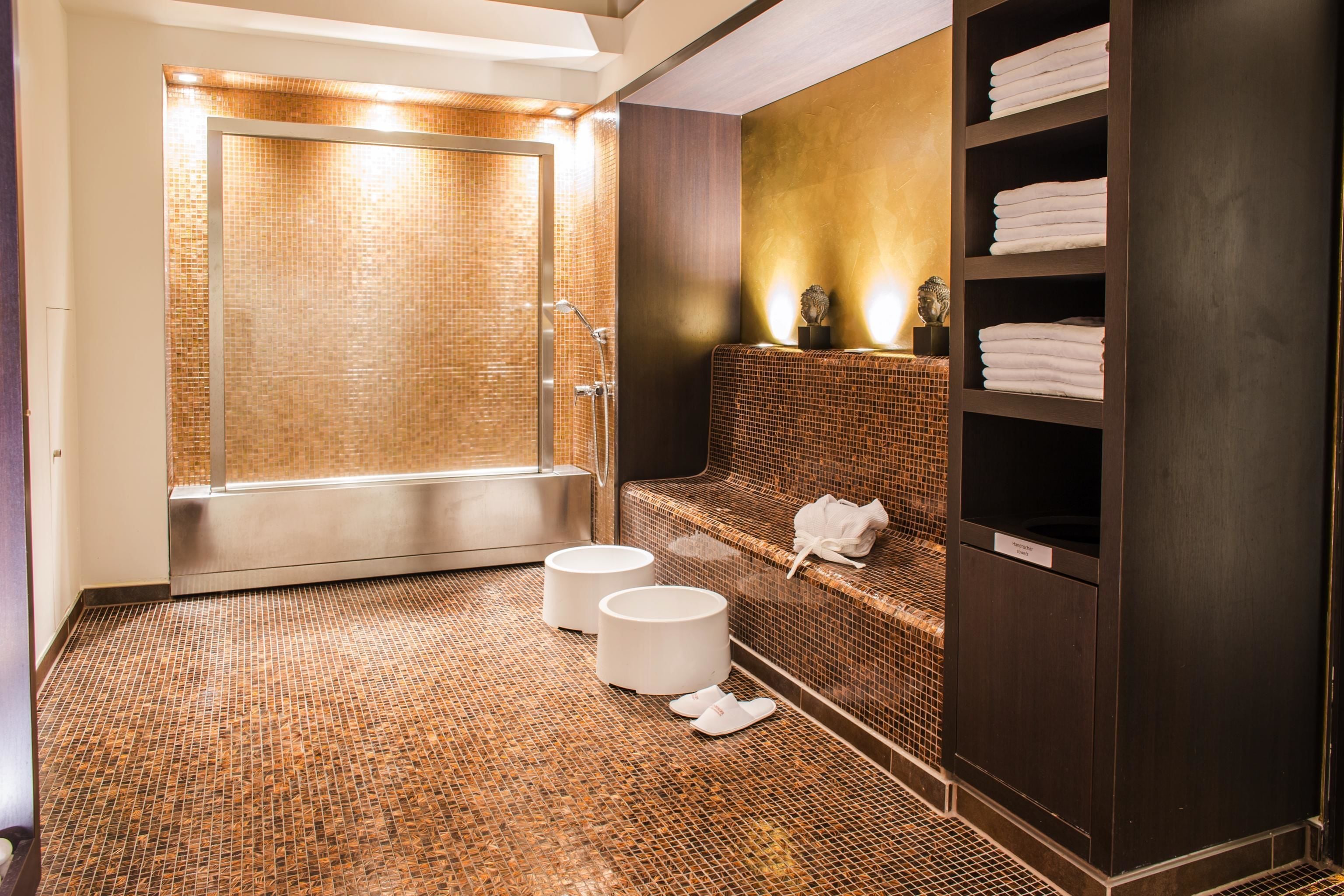 sauna, steam room, hot stone massages, 2 treatment rooms, massages